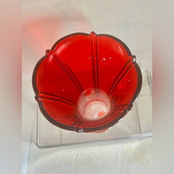 BEAUTIFUL VINTAGE RUBY RED LILY SHAPED GLASS VASE (HEIGHT 9 1/2) - Picture 3 of 9